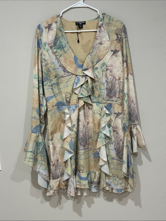 PrettyLittleThing Dresses & Skirts - Pretty Little Things NWOT Flowy Ruffled V-Neck Dress Vintage Classic Look